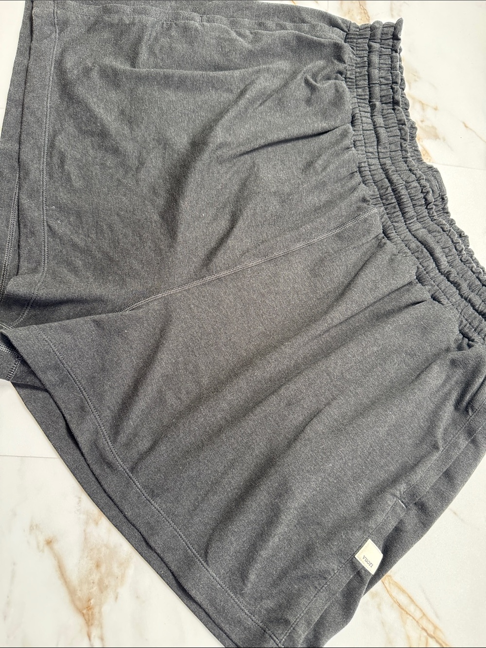 Vuori Black Heather Gray Loose Fit Loungewear Shorts Sz XL Logo Trendy
